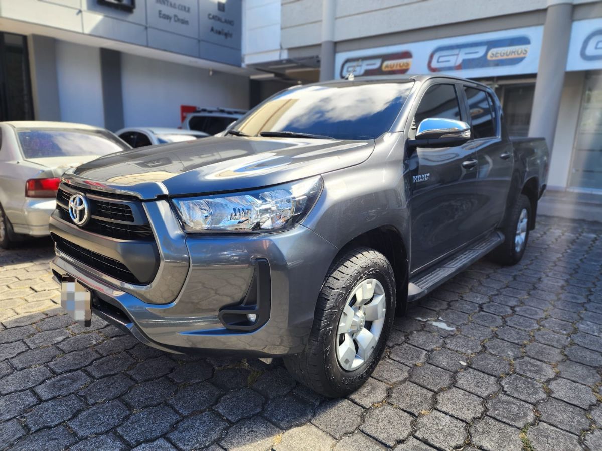 TOYOTA HILUX - 2022                                        