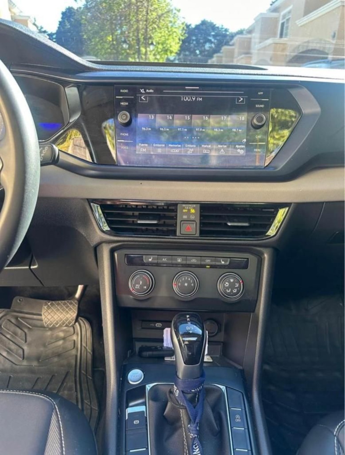 VOLKSWAGEN TAOS - 2022                                        