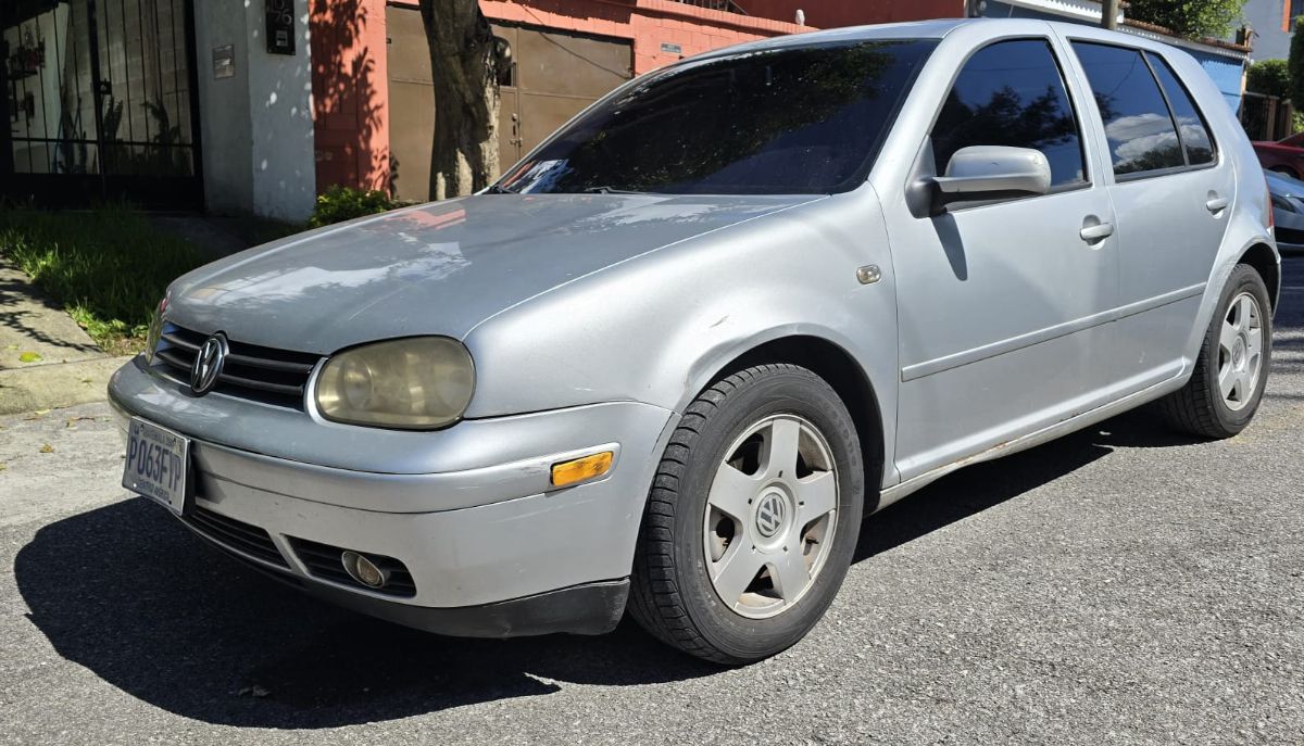 VOLKSWAGEN GOLF GLS - 2001                                        