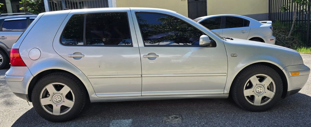 VOLKSWAGEN GOLF GLS - 2001                                        