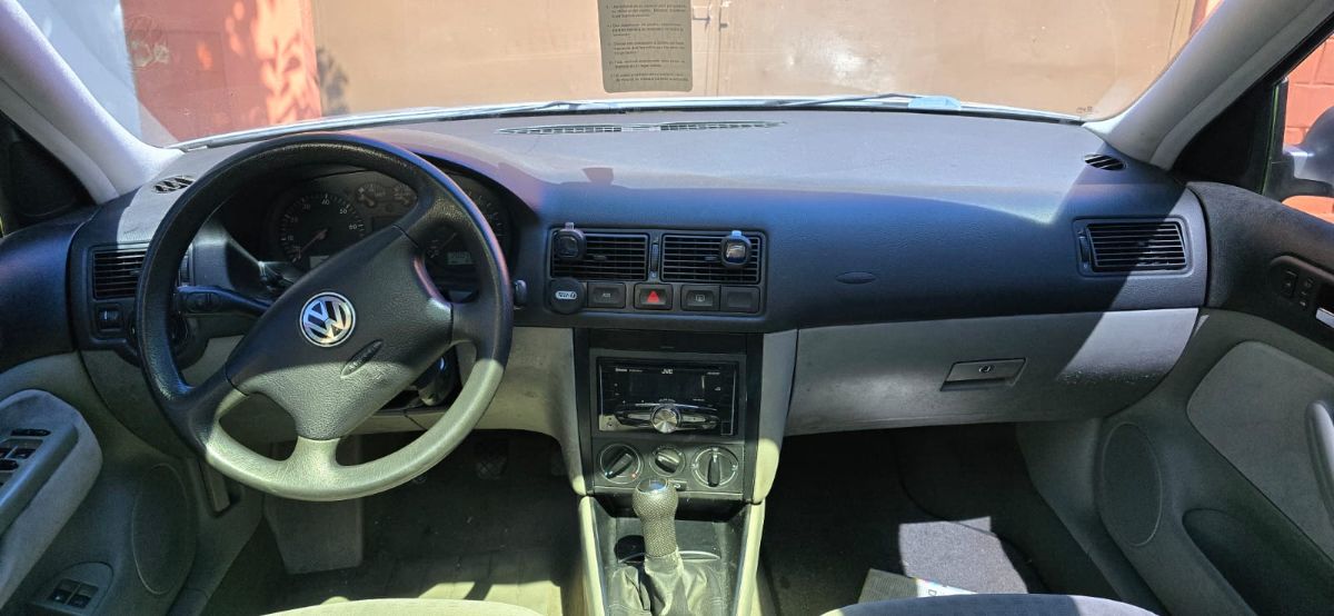 VOLKSWAGEN GOLF GLS - 2001                                        