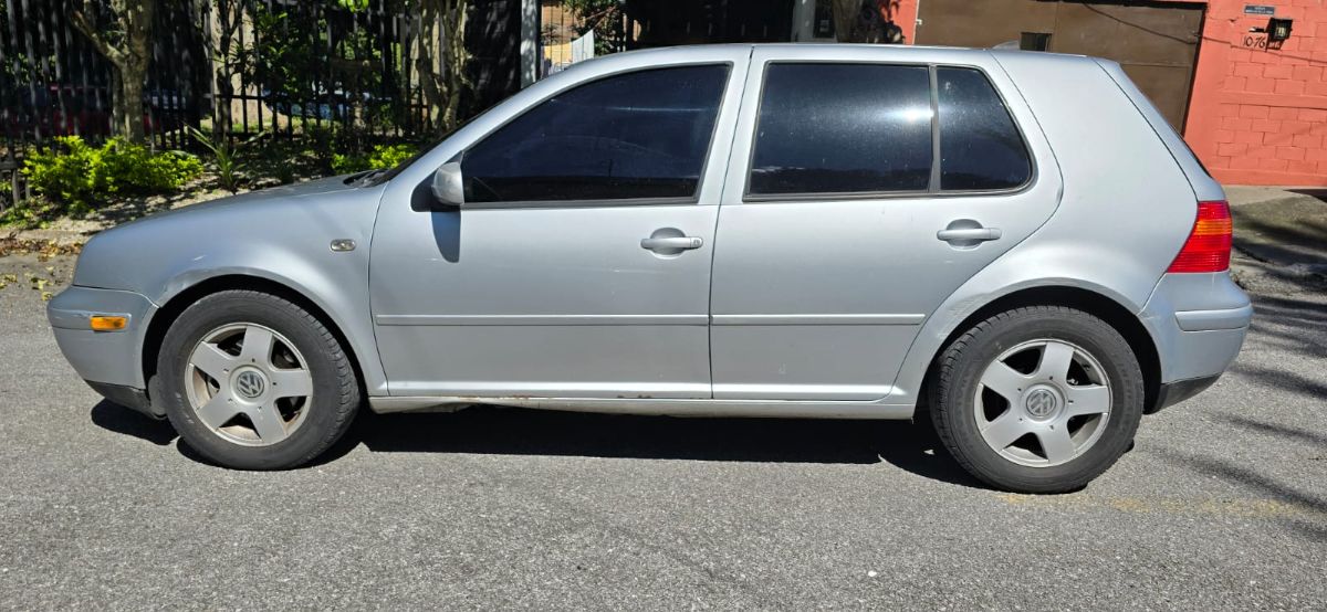 VOLKSWAGEN GOLF GLS - 2001                                        