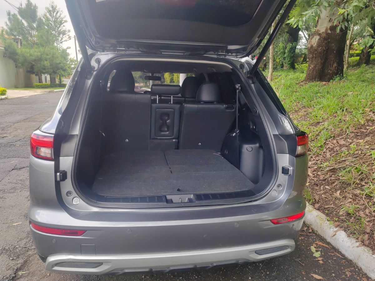 MITSUBISHI outlander - 2023                                        