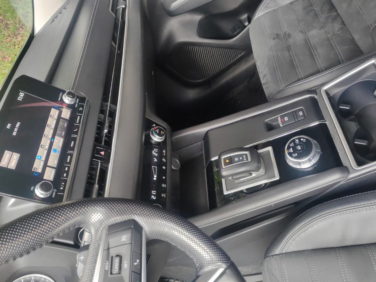 MITSUBISHI outlander - 2023                                        