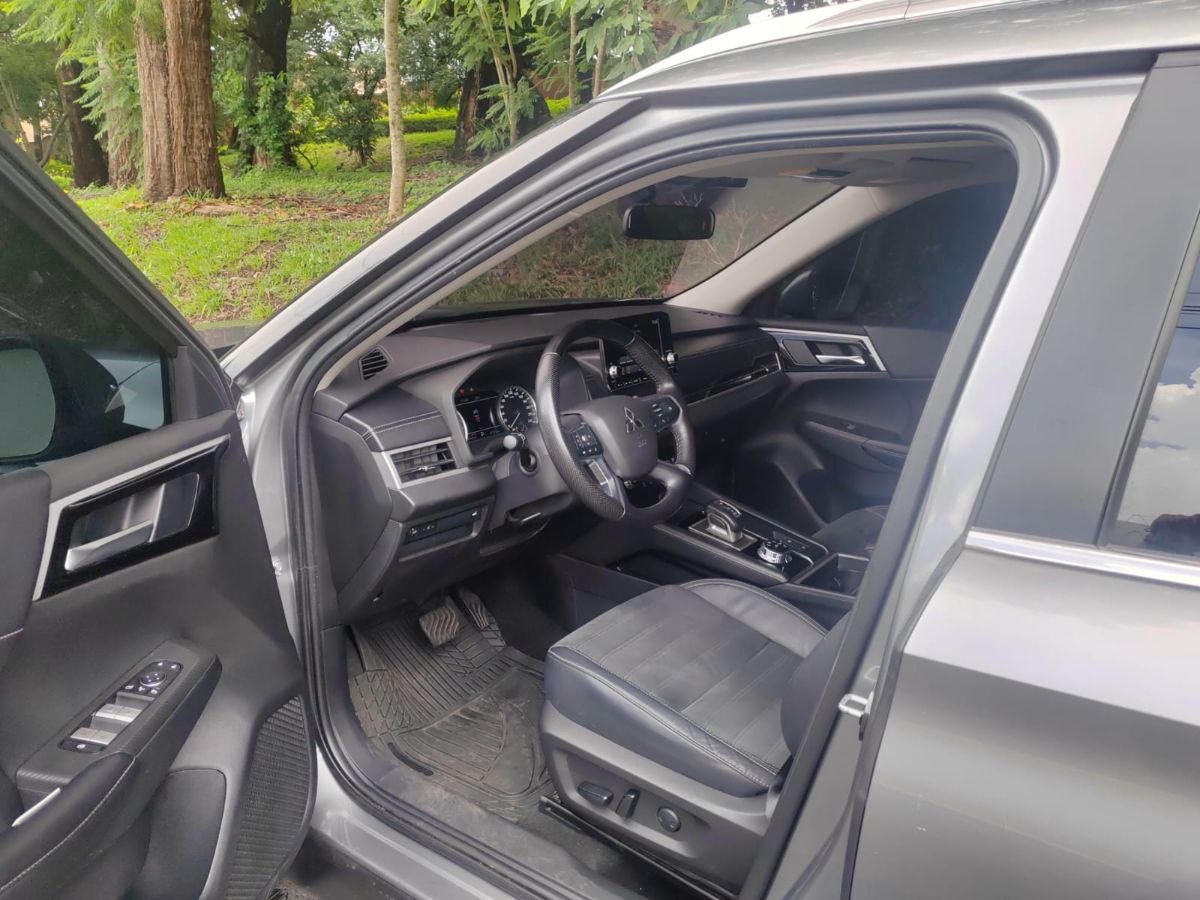 MITSUBISHI outlander - 2023                                        