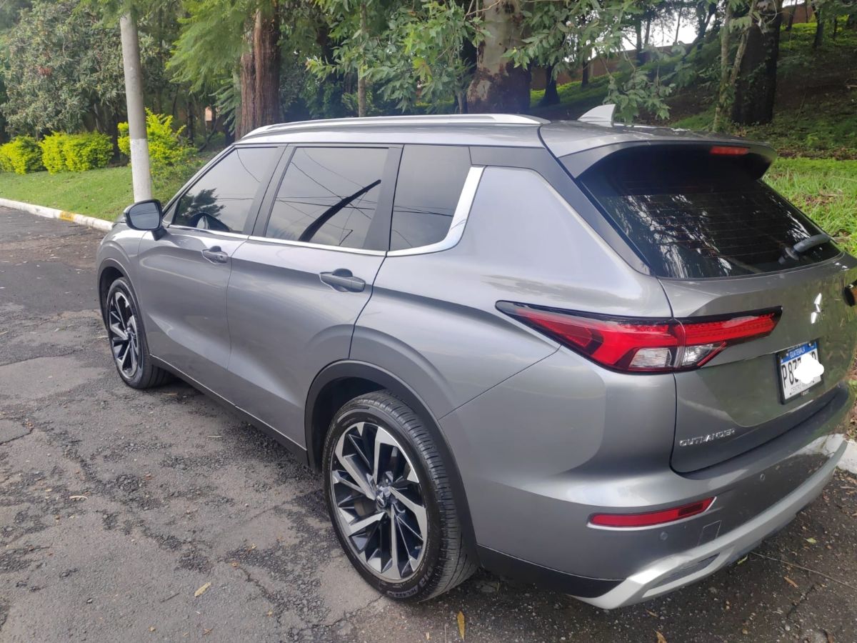 MITSUBISHI outlander - 2023                                        