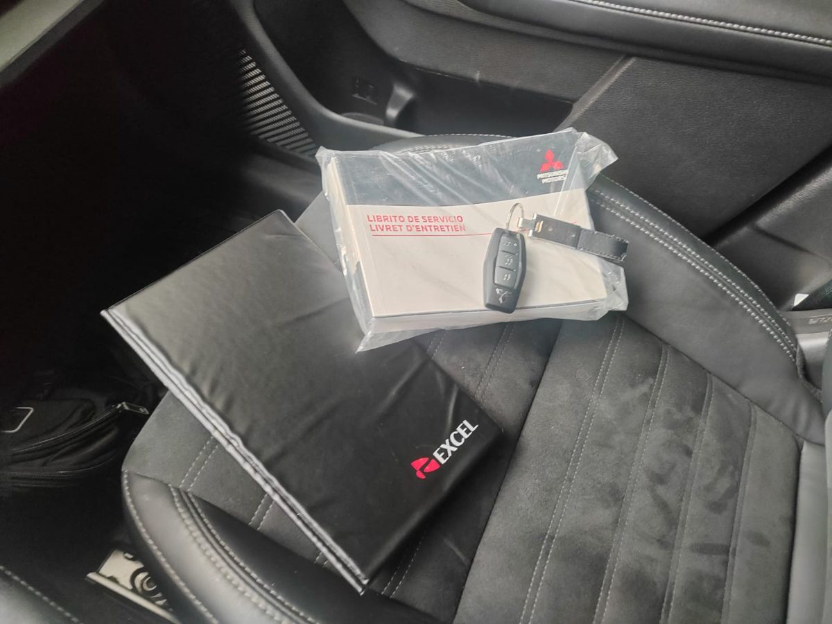 MITSUBISHI outlander - 2023                                        