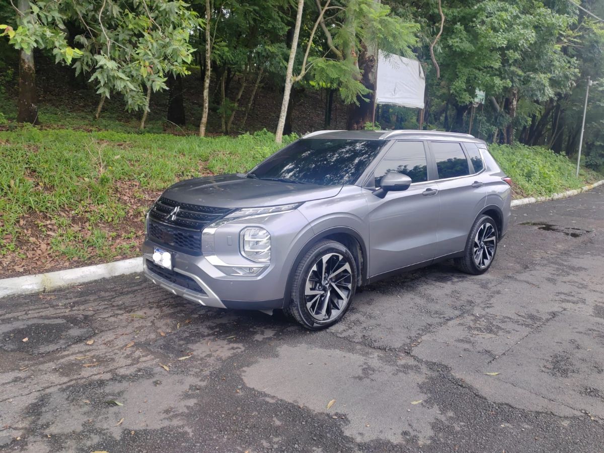MITSUBISHI outlander - 2023                                        