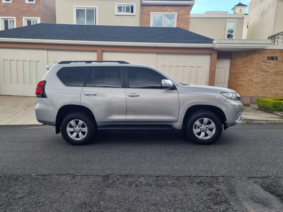 TOYOTA LAND CRUISER PRADO TXL - 2023                                        