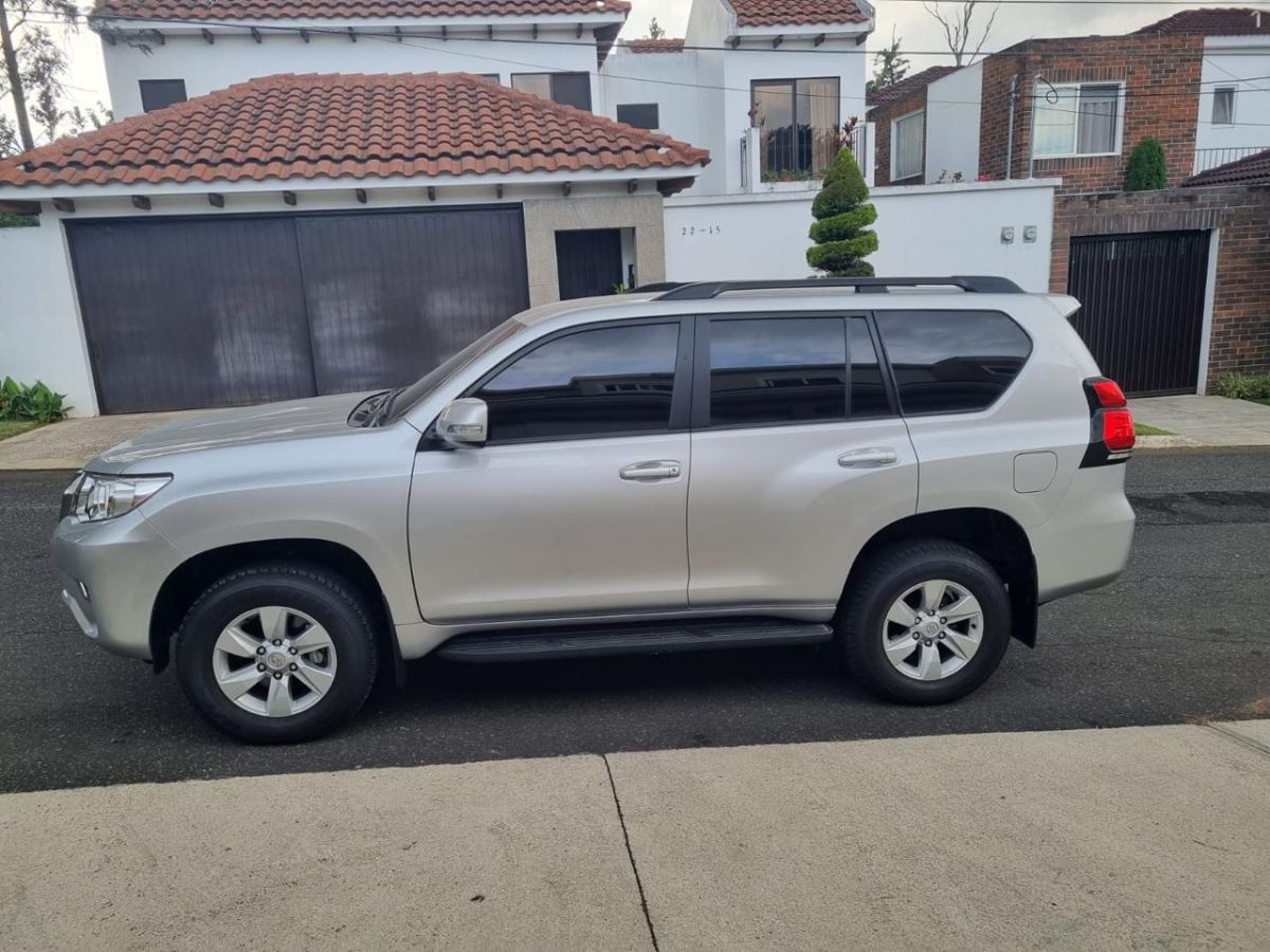 TOYOTA LAND CRUISER PRADO TXL - 2023                                        