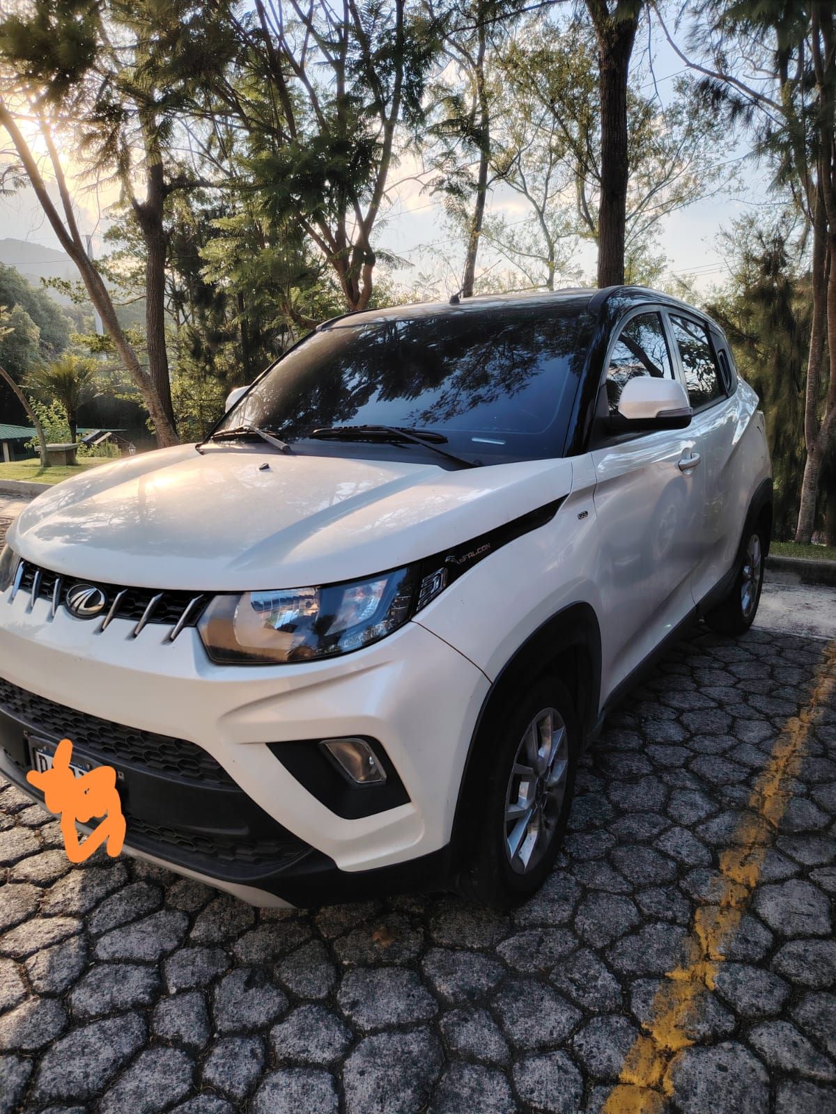 MAHINDRA   KUV100 - 2022                                        