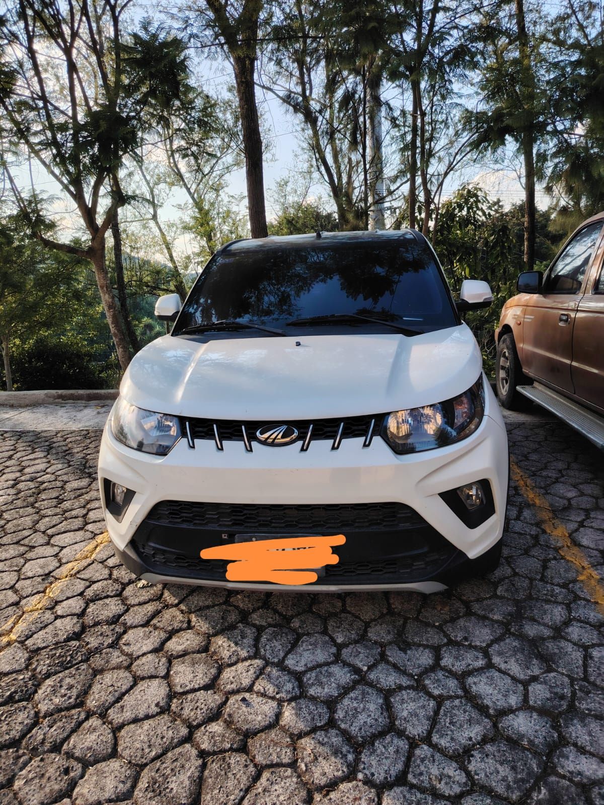 MAHINDRA   KUV100 - 2022                                        