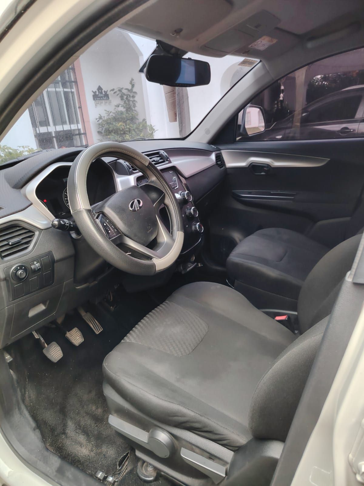 MAHINDRA   KUV100 - 2022                                        