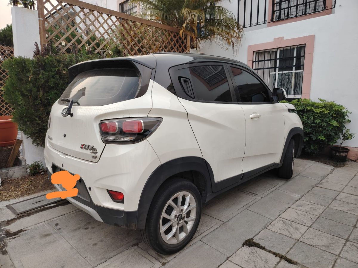 MAHINDRA   KUV100 - 2022                                        