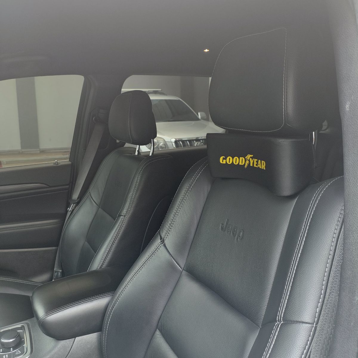 JEEP GRAND CHEROKEE LAREDO - 2021                                        