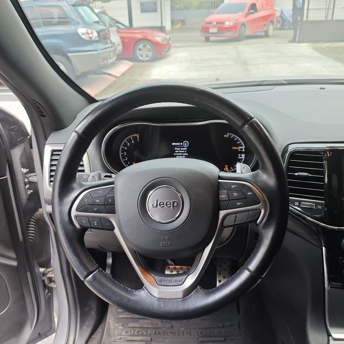 JEEP GRAND CHEROKEE LAREDO - 2021                                        