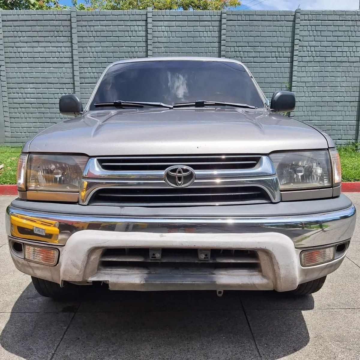 TOYOTA 4 RUNNER - 2002                                        