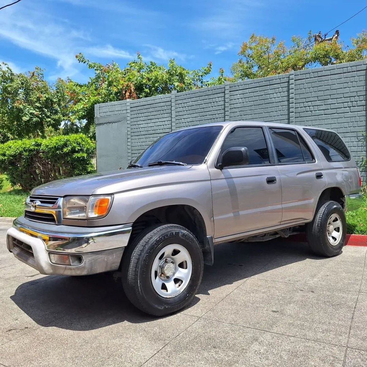 TOYOTA 4 RUNNER - 2002                                        