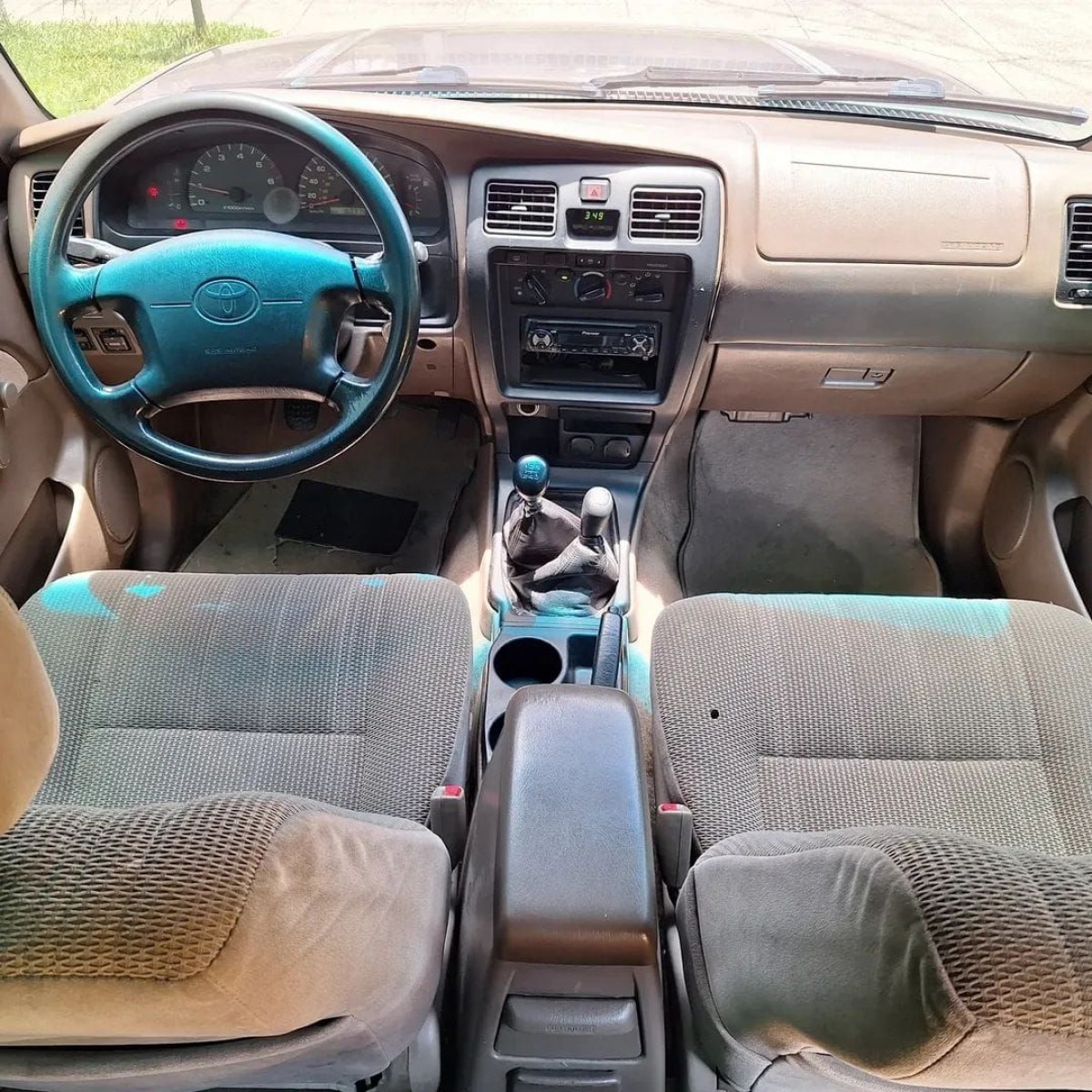 TOYOTA 4 RUNNER - 2002                                        