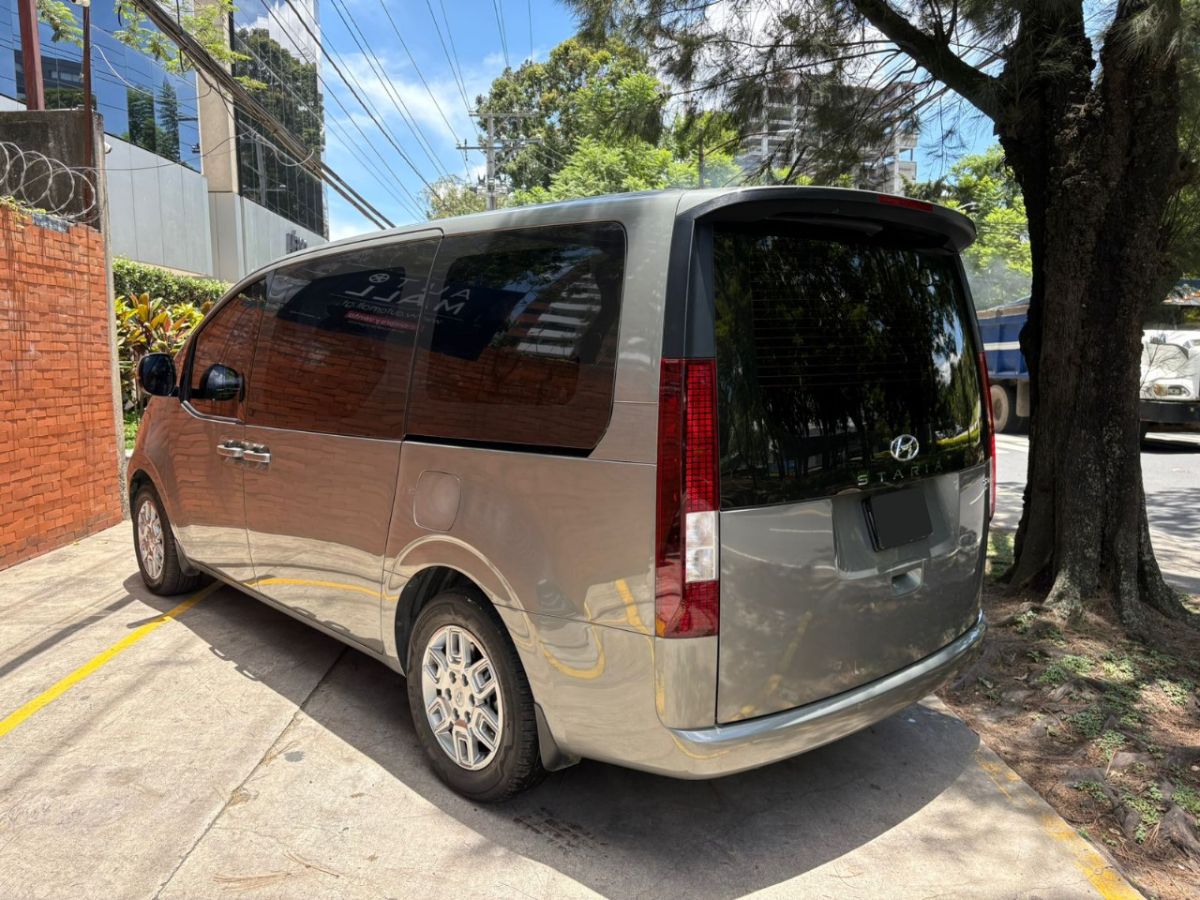 HYUNDAI  STARIA - 2022                                        