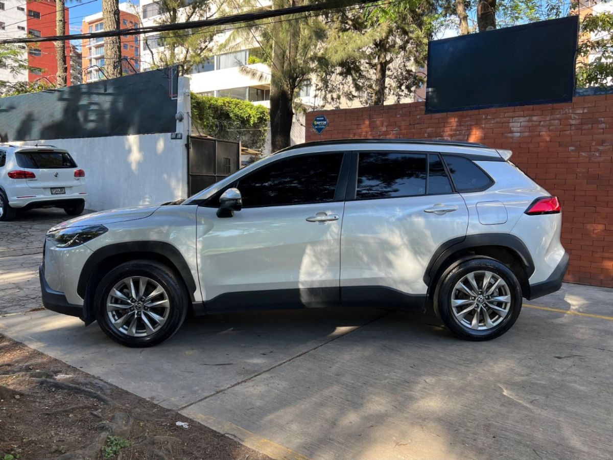 TOYOTA COROLLA CROSS - 2022                                        