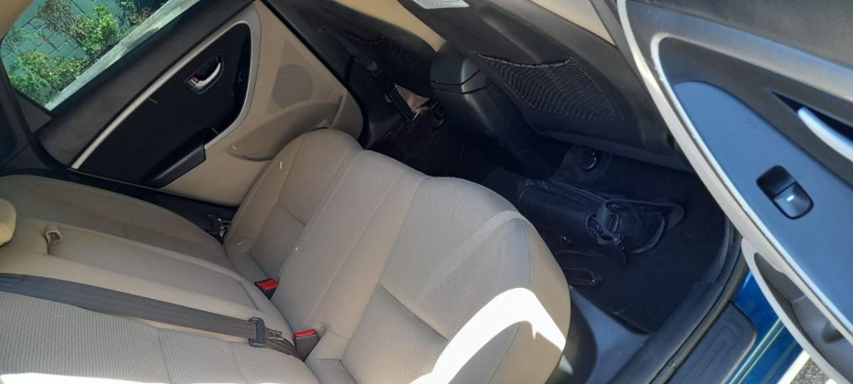 HYUNDAI ELANTRA - 2013                                        