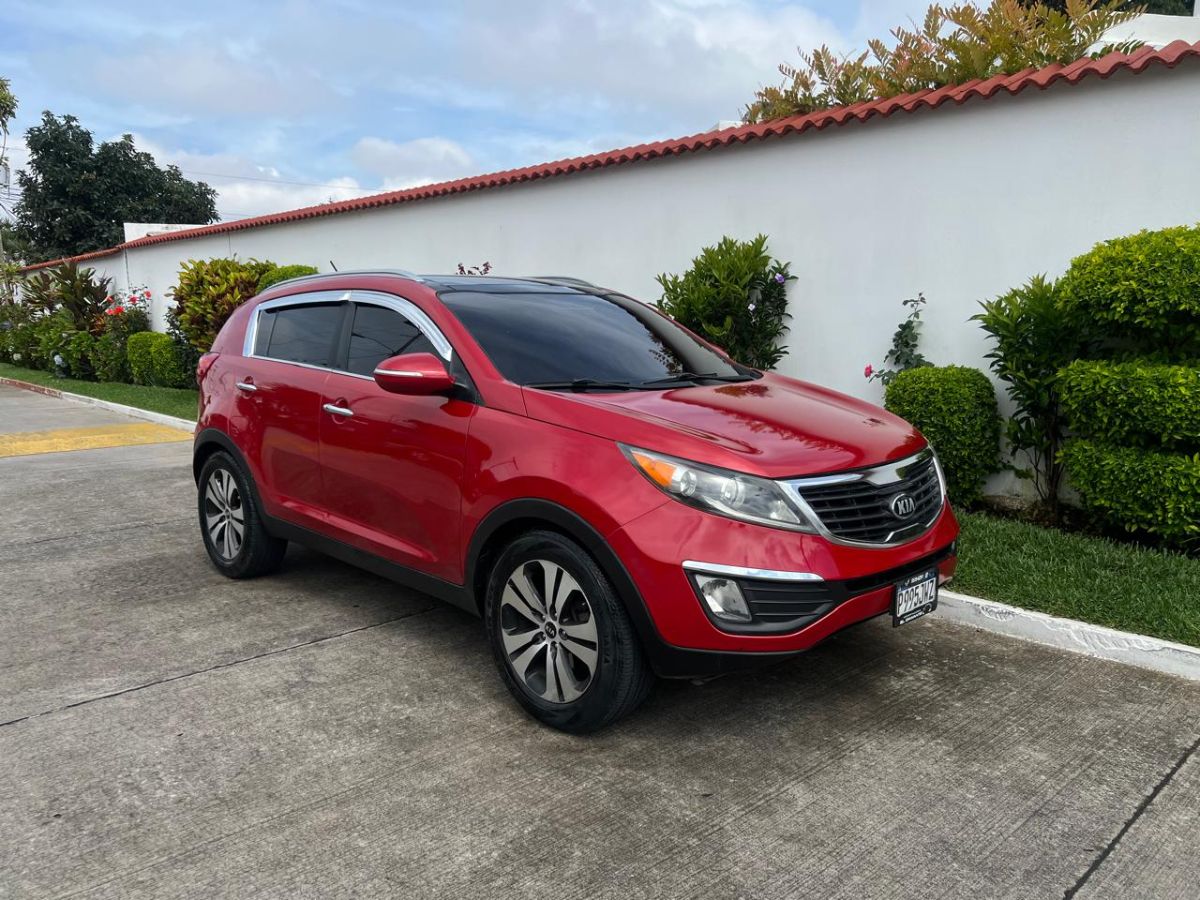 KIA SPORTAGE LX - 2013